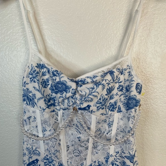 SHEIN Blue and White Floral Patterned Dress - Picture 4 of 7